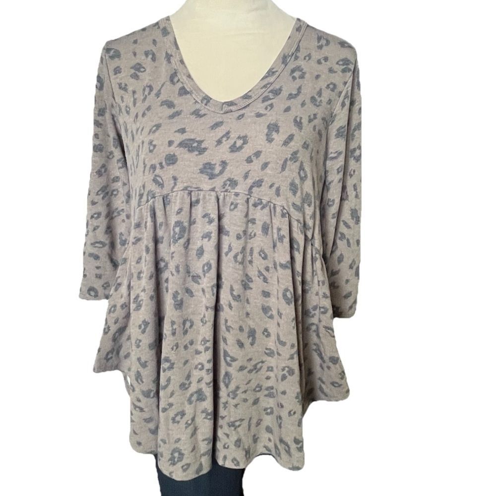 Heimish USA Dusty Tan & Black Animal Print 3/4 Sleeves V-neck, Curved Hem Small